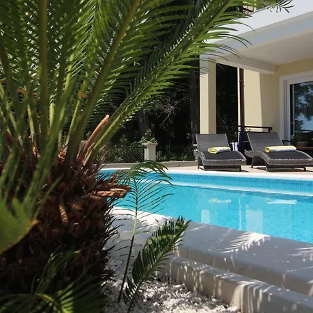 Villa Beachfront Sea Palace Kastela Exterior photo