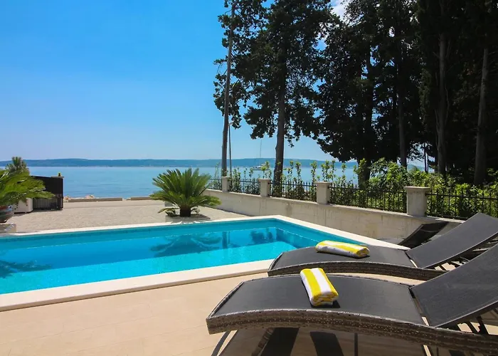 Villa Beachfront Sea Palace