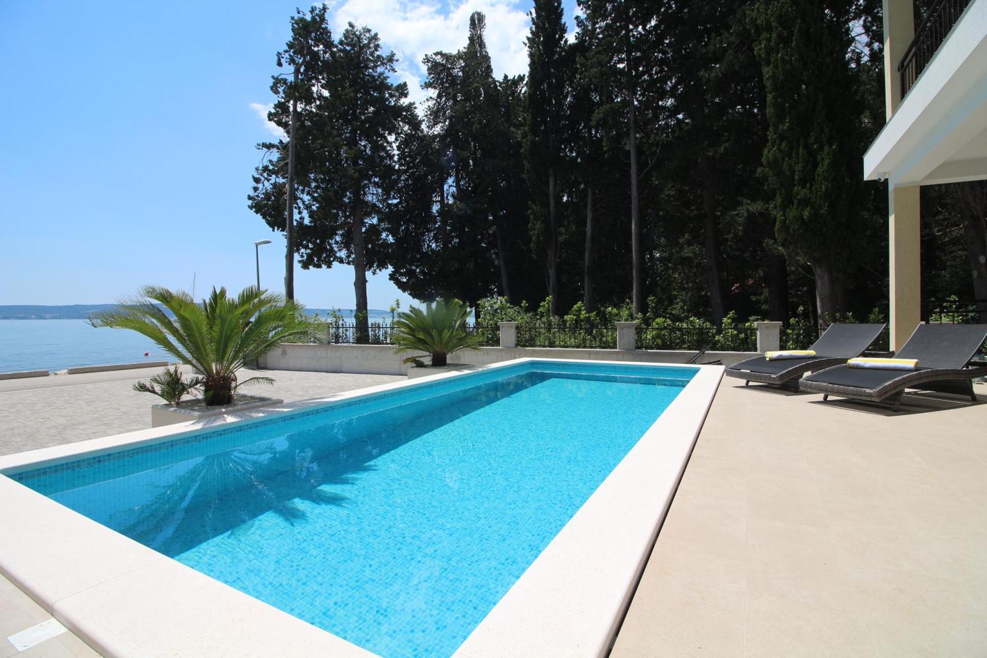 Beachfront Sea Palace Villa *