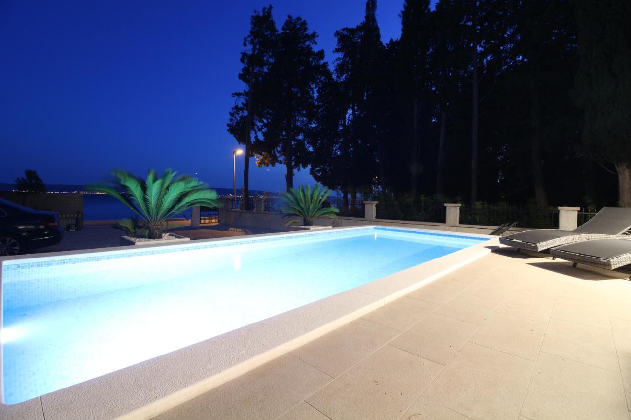 Villa Beachfront Sea Palace *