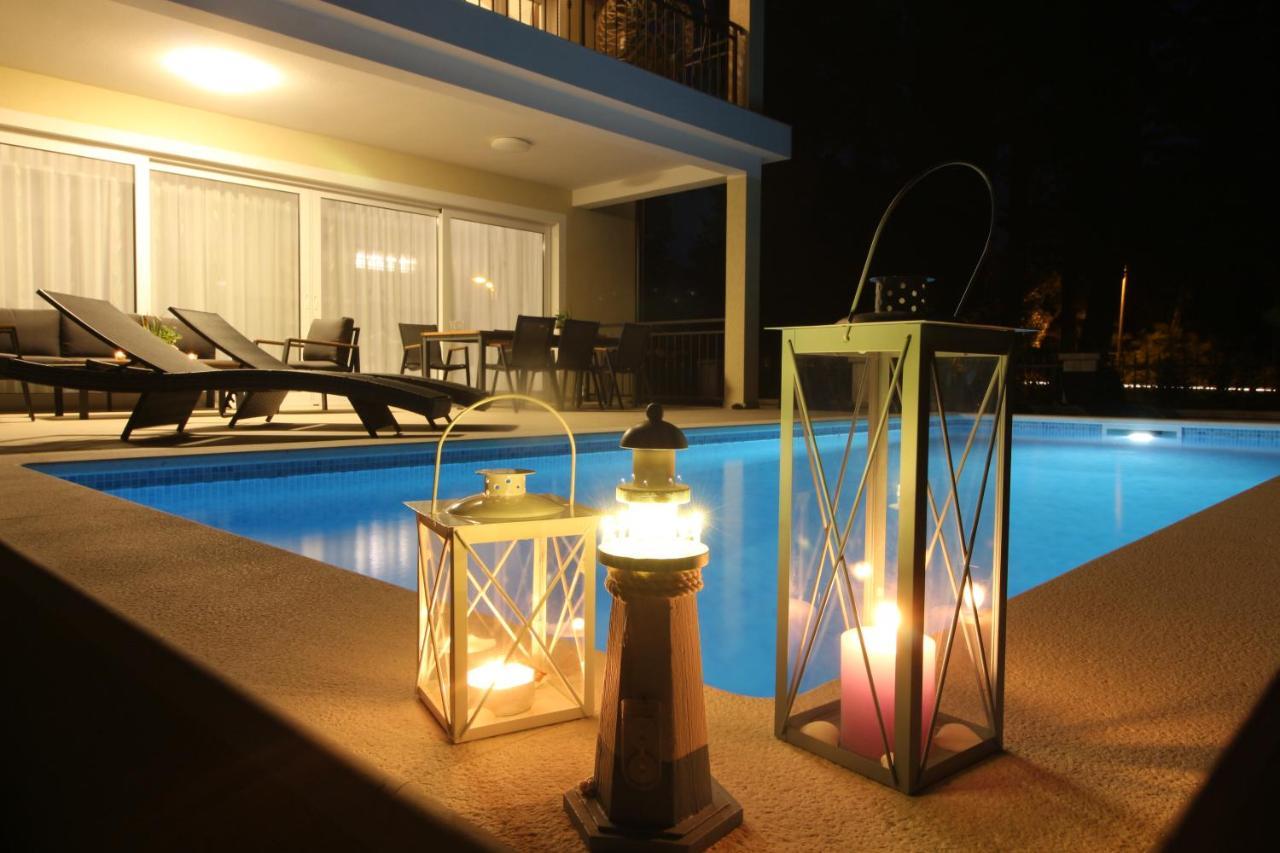 Beachfront Sea Palace Villa *