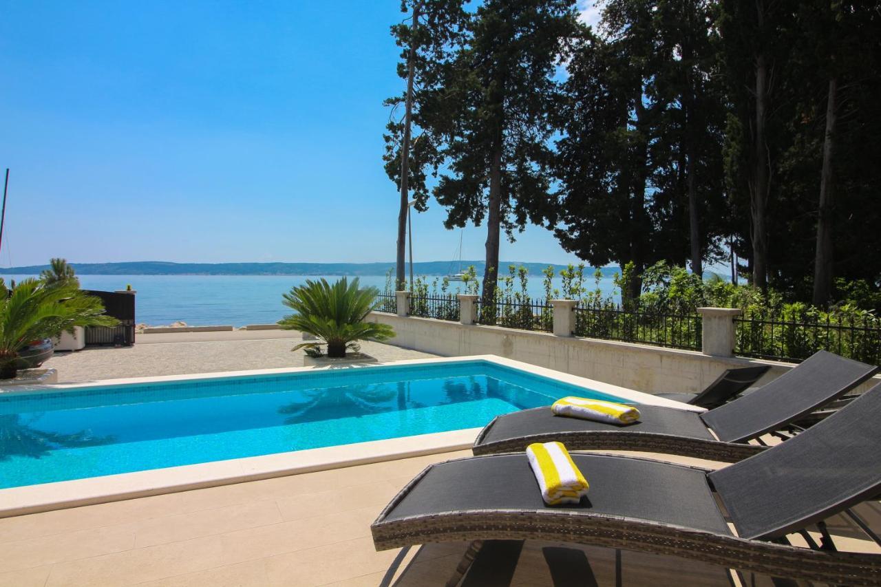 Villa Beachfront Sea Palace *