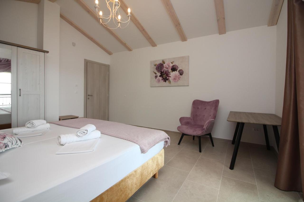 Beachfront Sea Palace Villa Kastela
