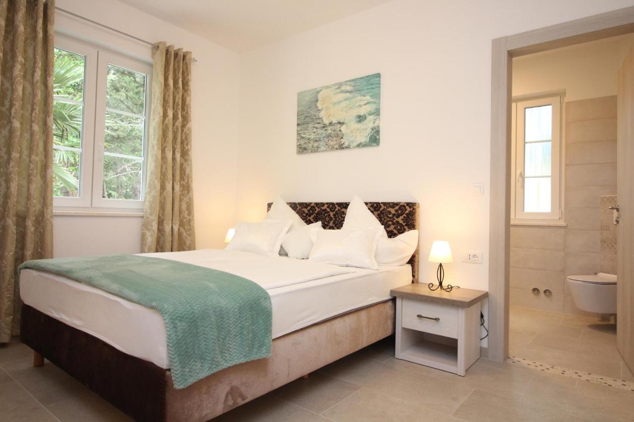 Villa Beachfront Sea Palace Kastela