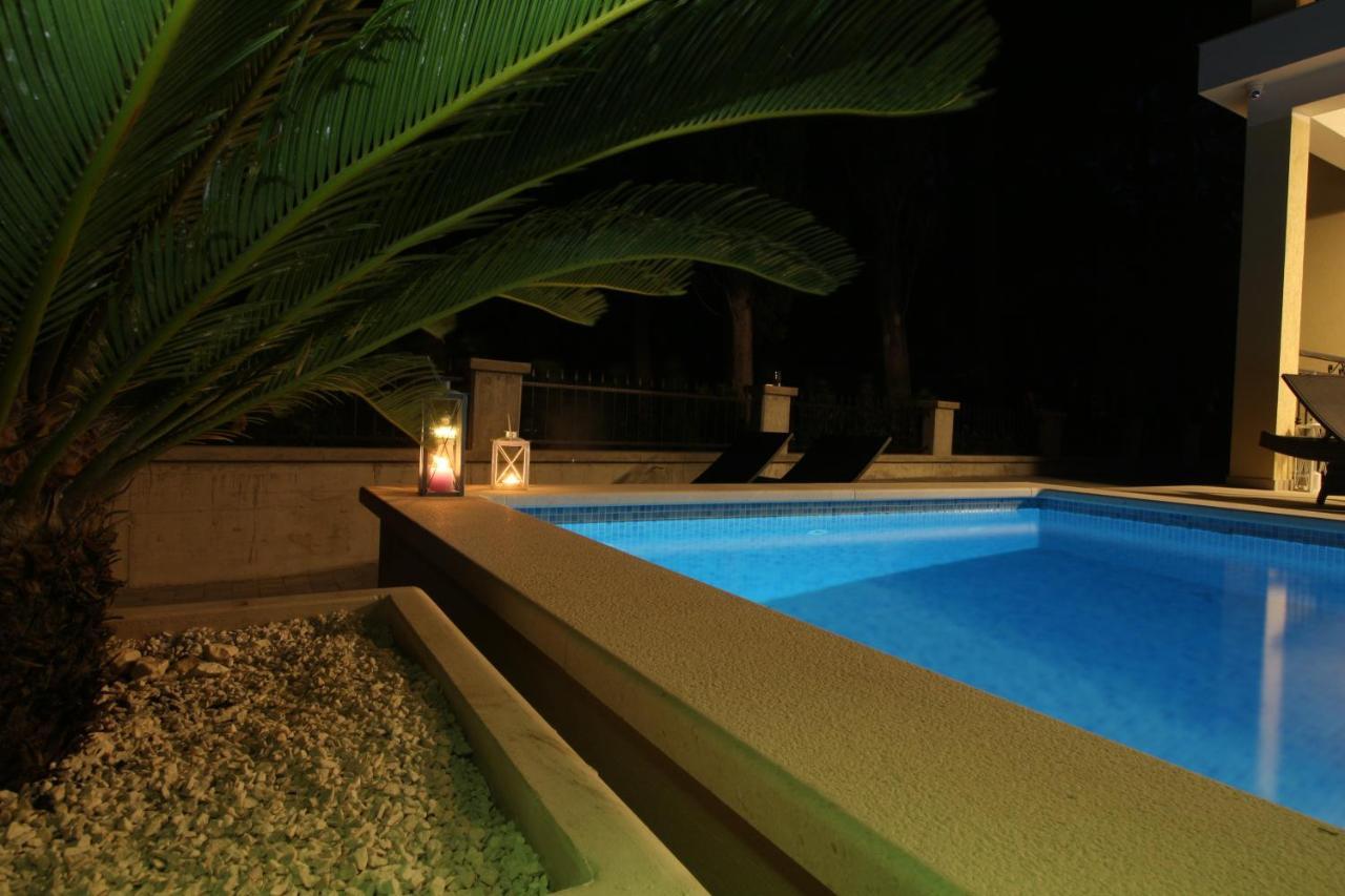 Villa Beachfront Sea Palace